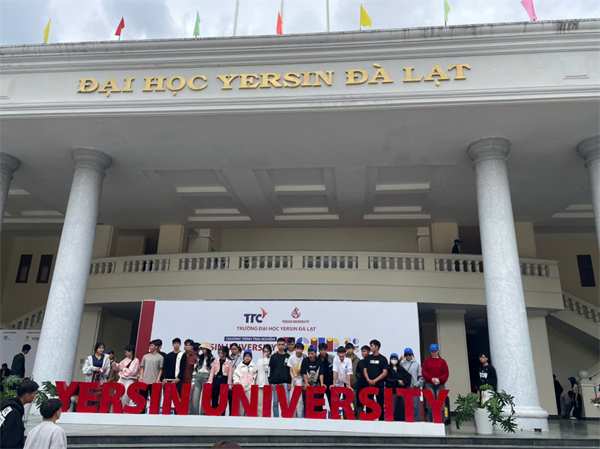 BGH thăm và tặng quà Đại Học Yersin Đà Lạt - ĐH Đà Lạt6